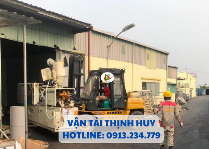 THUÊ XE NÂNG HÀNG DỌN KHO TRỌN GÓI QUẬN 4 - LH: 0913.234.779