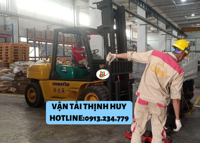THUÊ XE NÂNG HÀNG DỌN KHO TRỌN GÓI QUẬN 8 - LH: 0913.234.779
